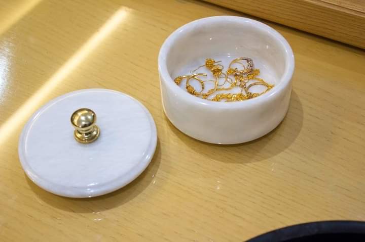 eb49c286-8439-43aa-8974-d19970fffcc3